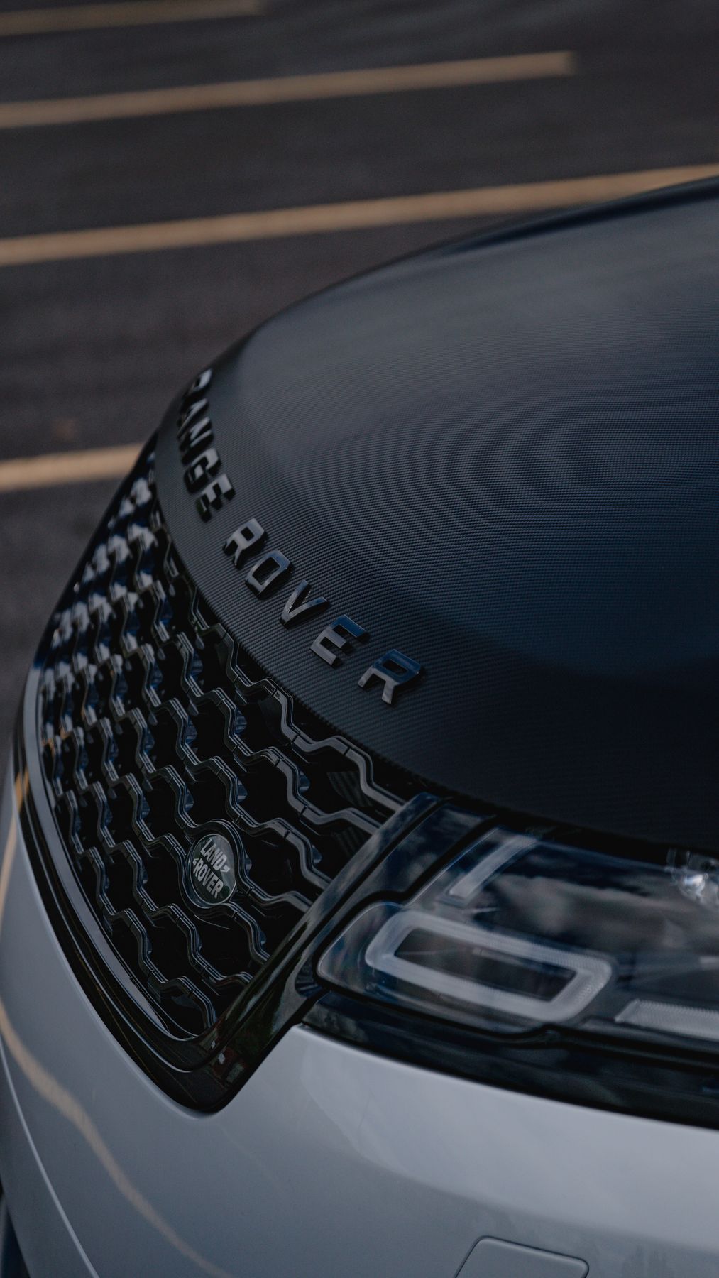 Blacked-out Range Rover grille
